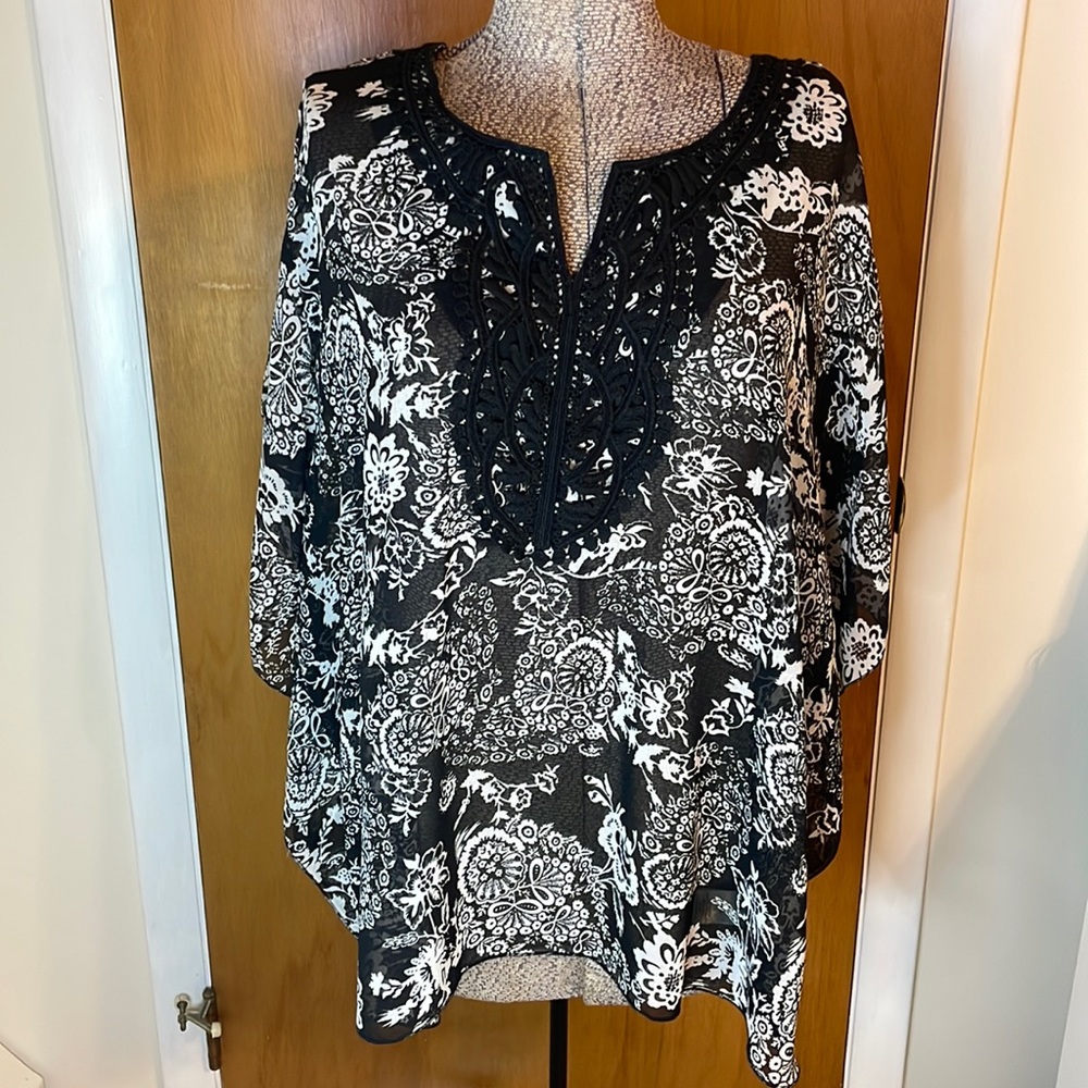 Dressbarn Womens 1x Black and White Sheer Batwing Blouse